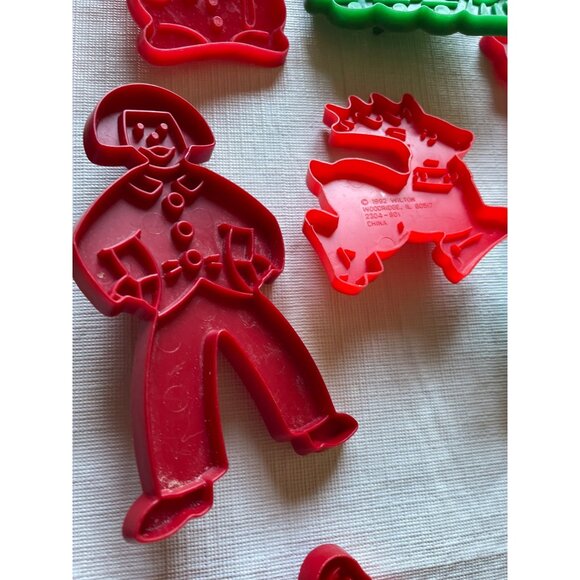 Vintage Christmas Thanksgiving Easter Holiday Cookie Cutter Set Plastic - Picture 14 of 16